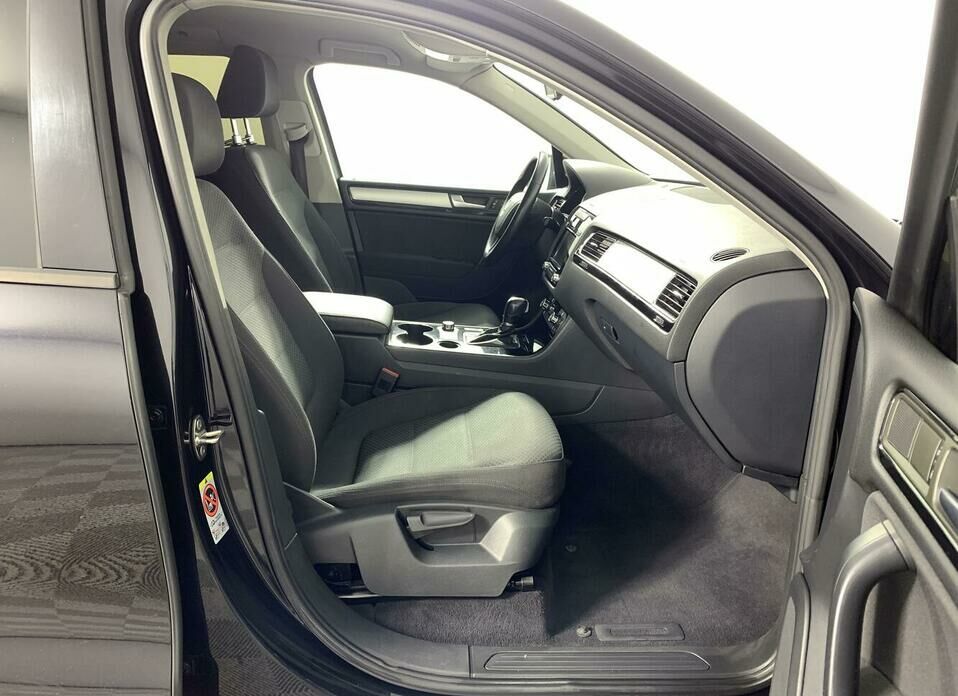 Volkswagen Touareg 3.0d AT (204 л.с.) 4WD