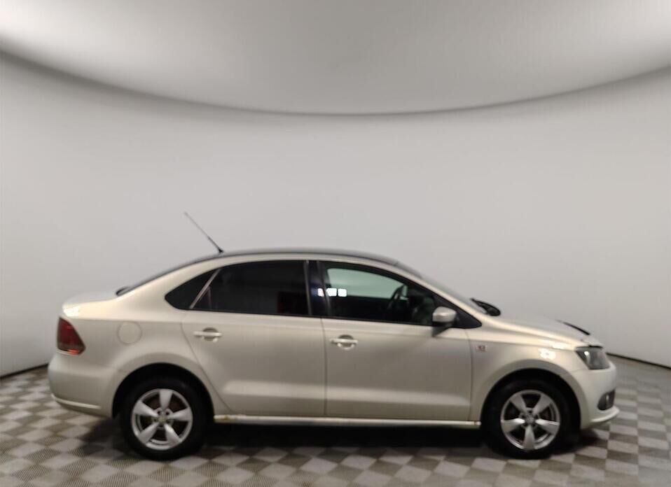 Volkswagen Polo 1.6 MT (105 л.с.)