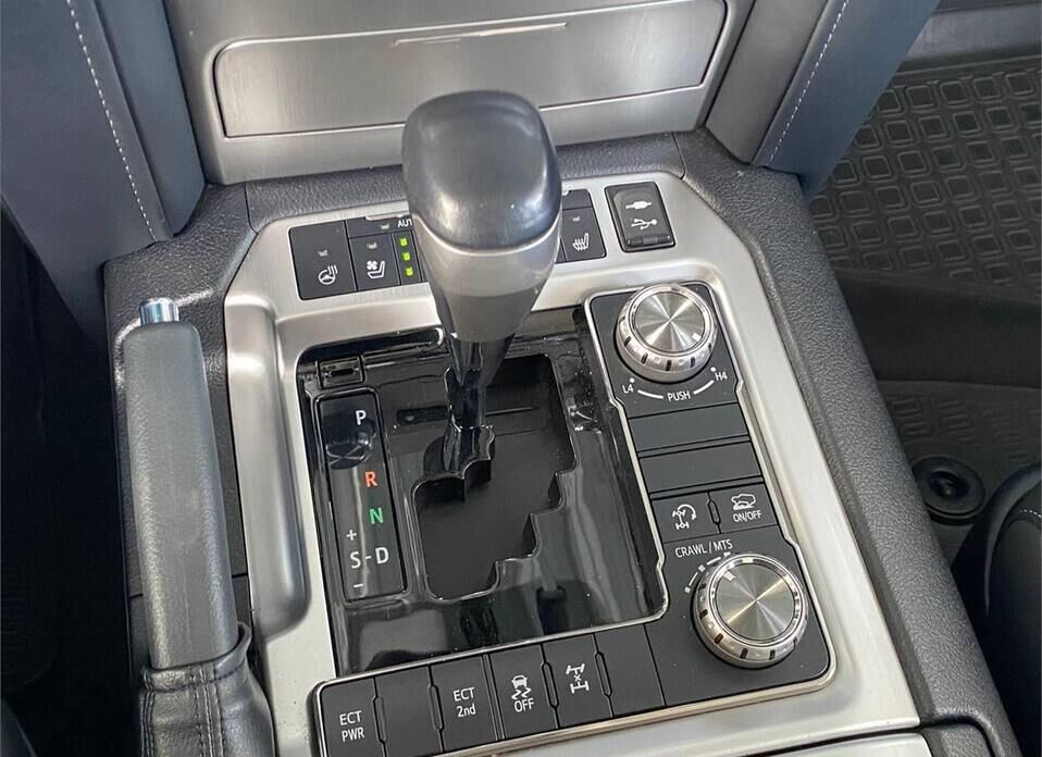 Toyota Land Cruiser, 200 Series Рестайлинг 2 4.5d AT (249 л.с.) 4WD