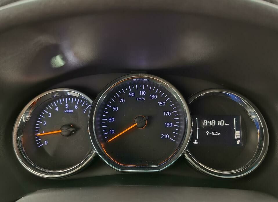 Renault Logan 1.6 MT (82 л.с.)