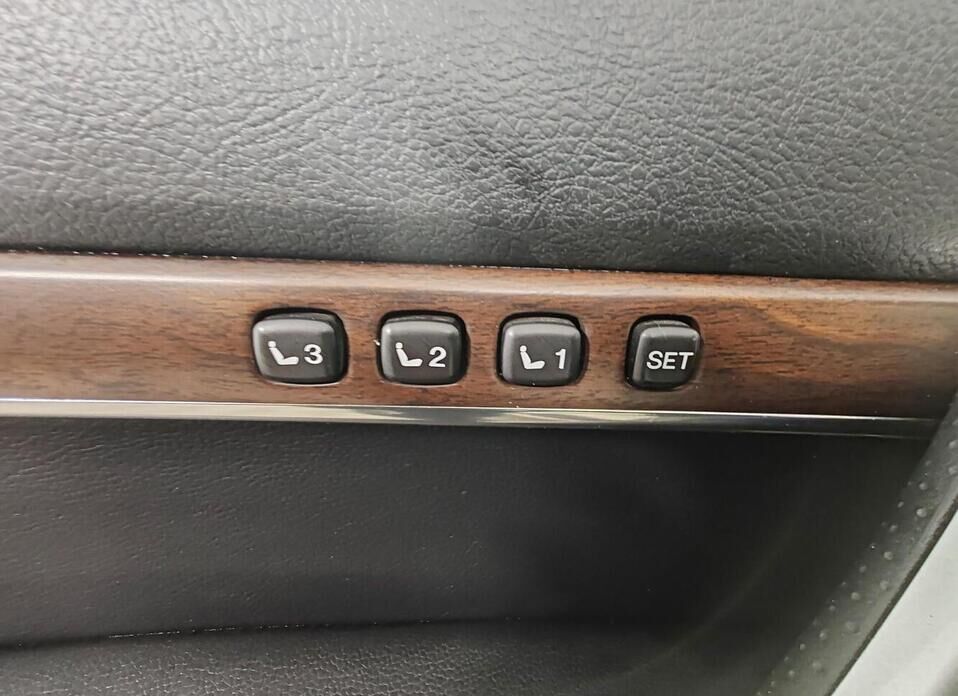 Toyota Land Cruiser, 200 Series Рестайлинг 2 4.5d AT (249 л.с.) 4WD