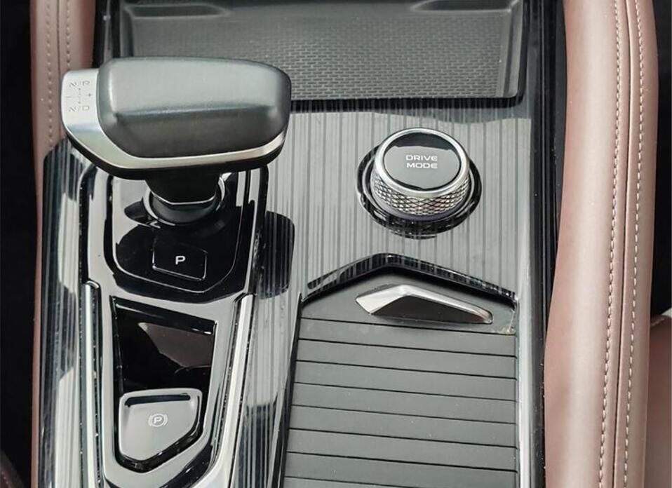 Geely Monjaro 2.0 AT (238 л.с.) 4WD