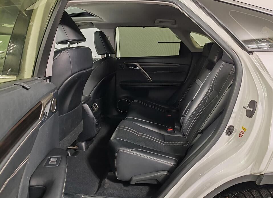 Lexus RX, IV 300 2.0 AT (238 л.с.) 4WD