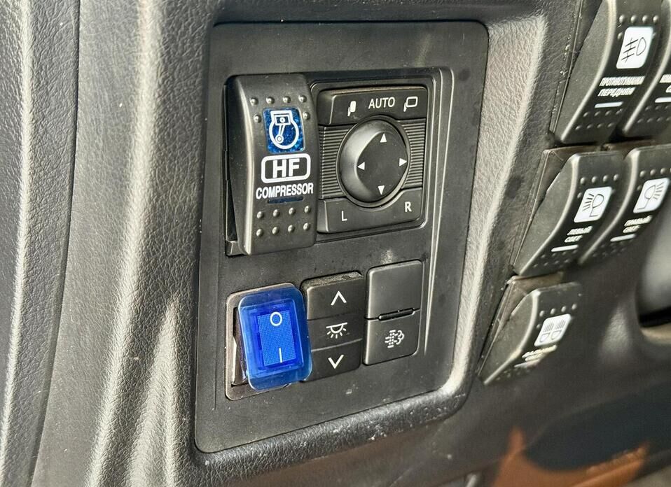 Toyota Land Cruiser Prado, 150 Series Рестайлинг 3 2.8d AT (200 л.с.) 4WD