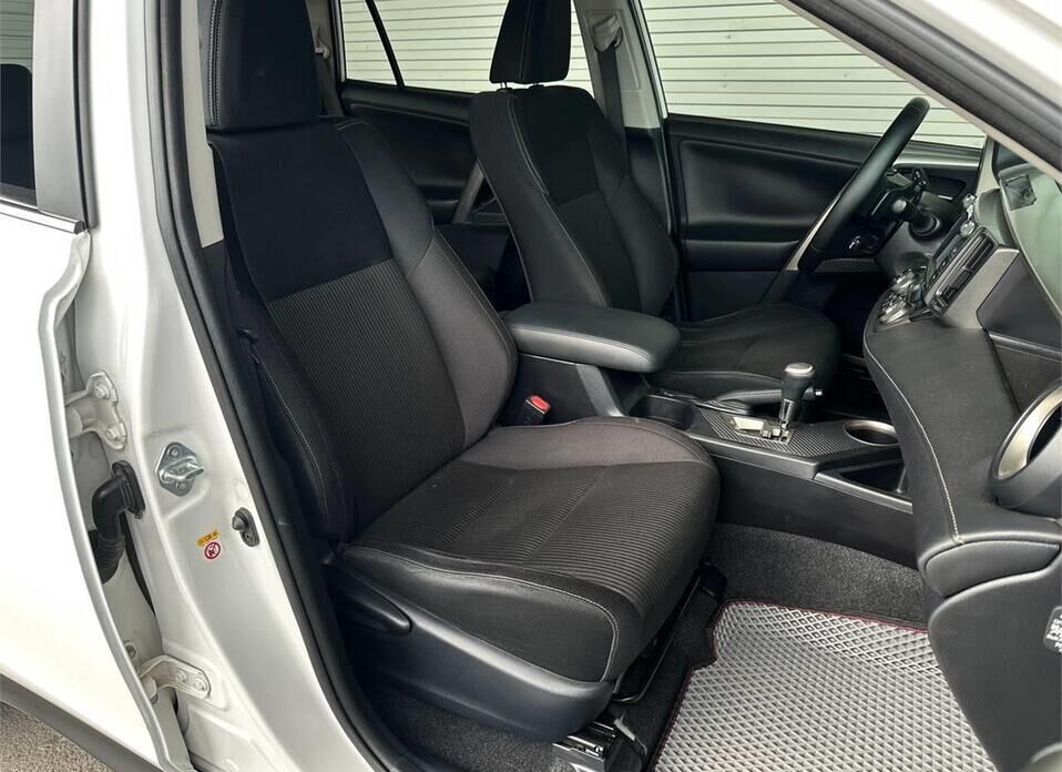 Toyota RAV4 2.2d AT (149 л.с.) 4WD