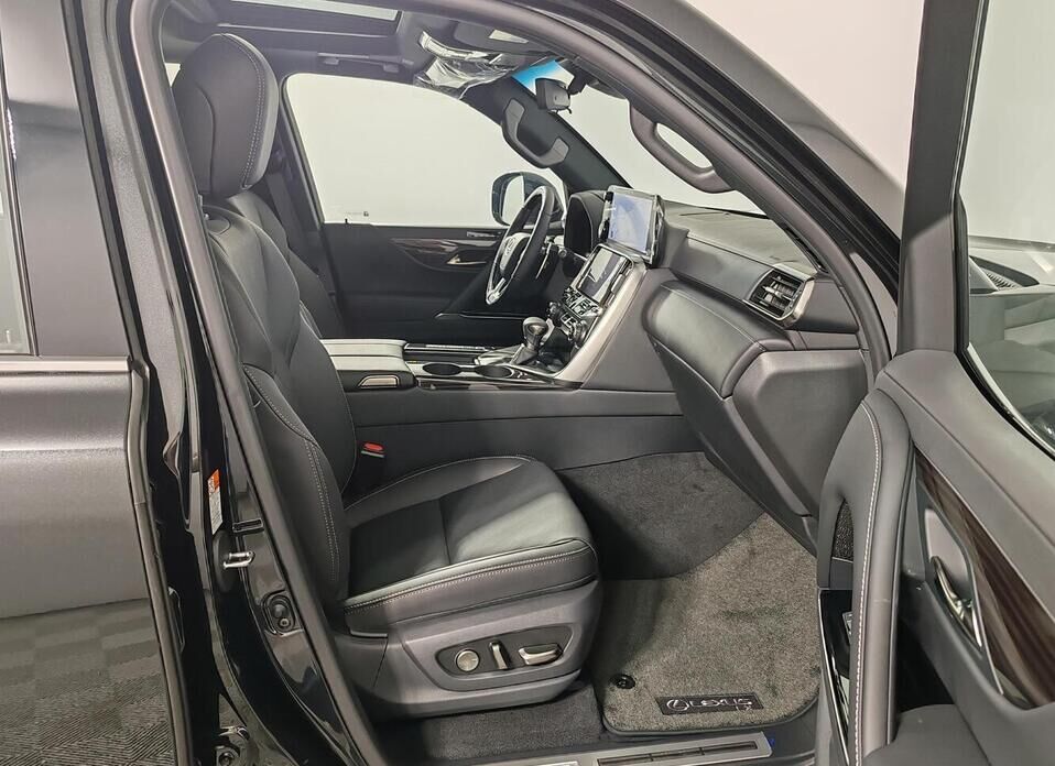 Lexus LX, IV 600 3.5 AT (415 л.с.) 4WD