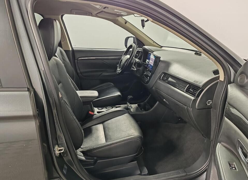 Mitsubishi Outlander, III Рестайлинг 2 2.4 CVT (167 л.с.) 4WD