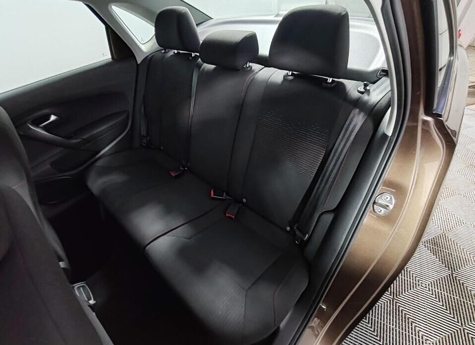 Volkswagen Polo, V Рестайлинг 1.6 AT (110 л.с.)