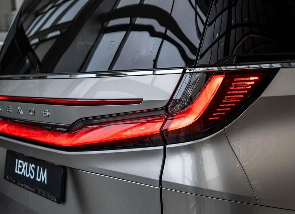 Lexus LM, II 350h 2.5hyb CVT (190 л.с.) 4WD