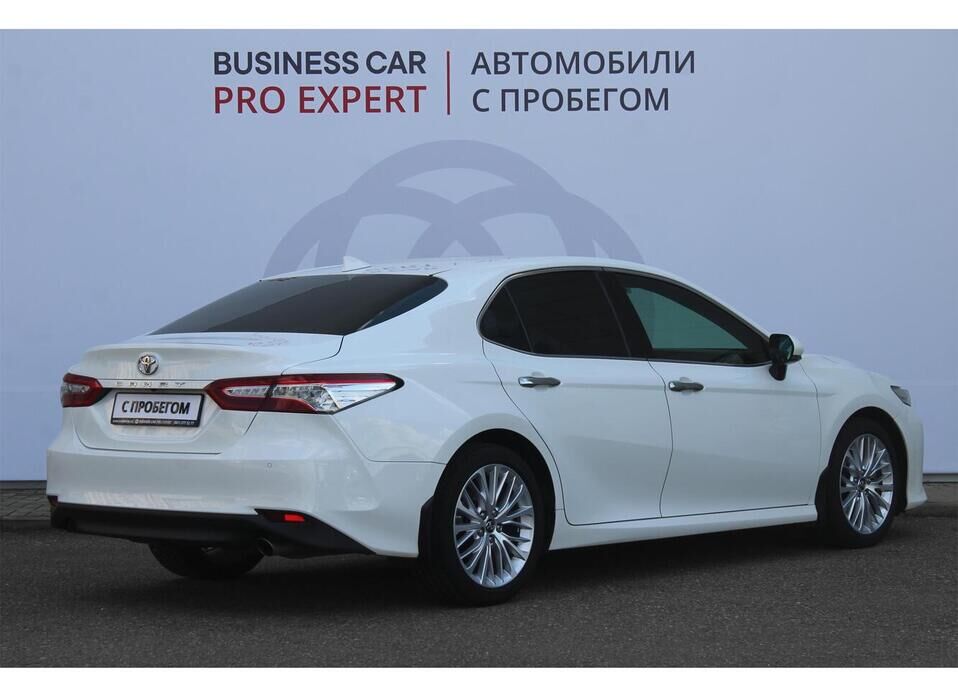 Toyota Camry 2.5 AT (181 л.с.)