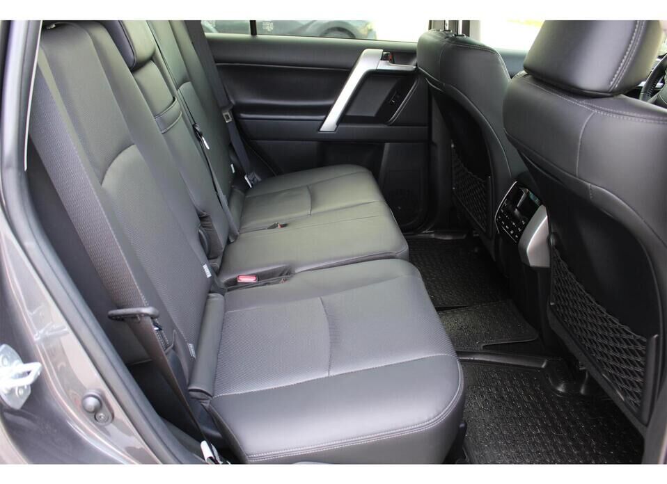 Toyota Land Cruiser Prado 2.8d AT (200 л.с.) 4WD