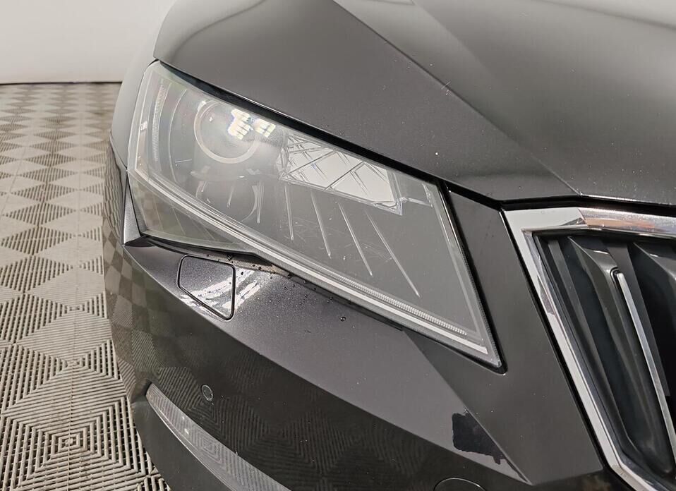 Skoda Superb 2.0 AMT (220 л.с.)