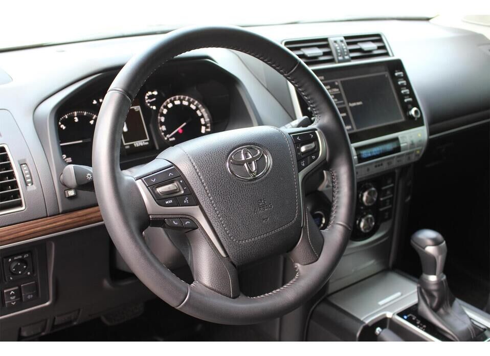 Toyota Land Cruiser Prado 2.8d AT (200 л.с.) 4WD