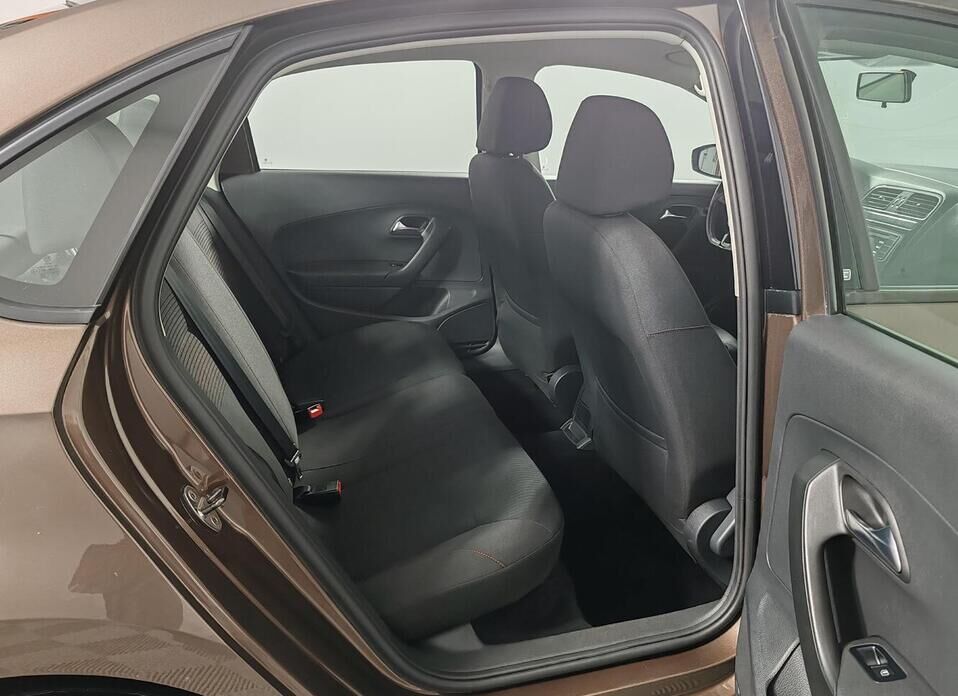 Volkswagen Polo, V Рестайлинг 1.6 AT (110 л.с.)