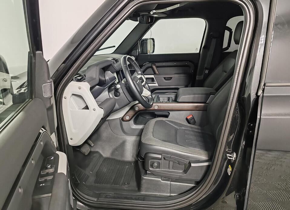 Land Rover Defender, II 110 2.0d AT (200 л.с.) 4WD