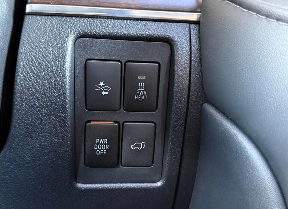 Toyota Land Cruiser, 200 Series Рестайлинг 2 4.5d AT (249 л.с.) 4WD