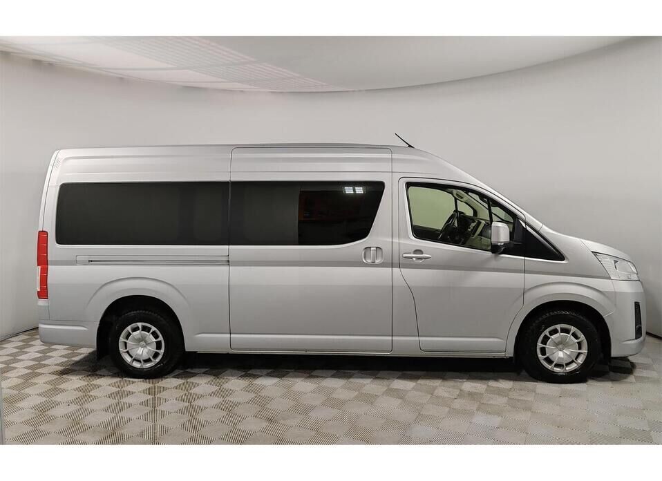 Toyota HiAce 2.8d MT (150 л.с.)