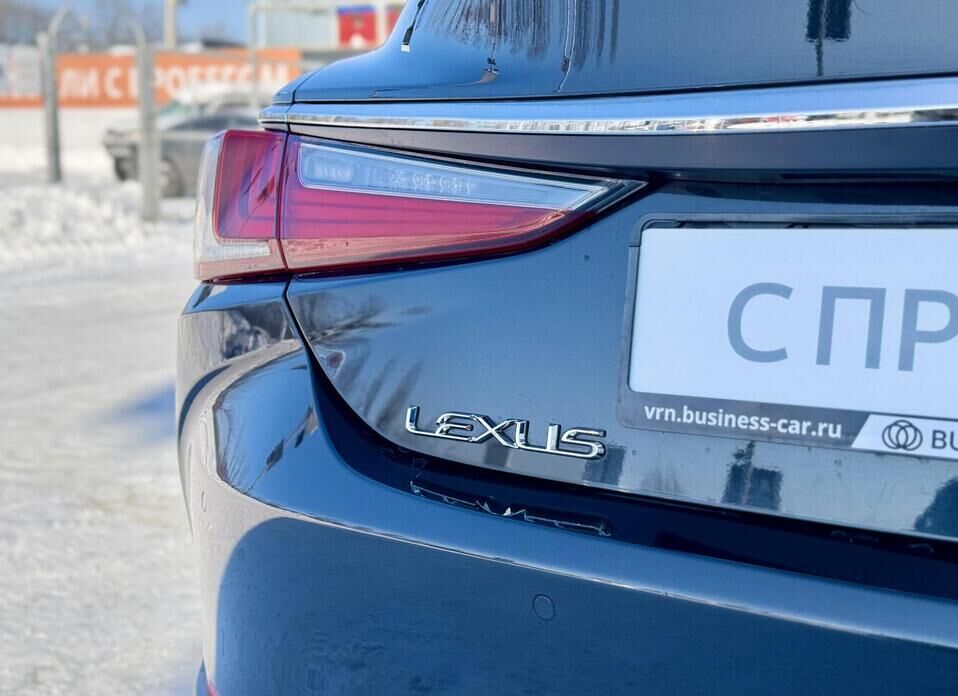 Lexus ES, VII 250 2.5 AT (200 л.с.)