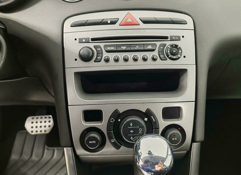 Peugeot 308 1.6 AT (120 л.с.)