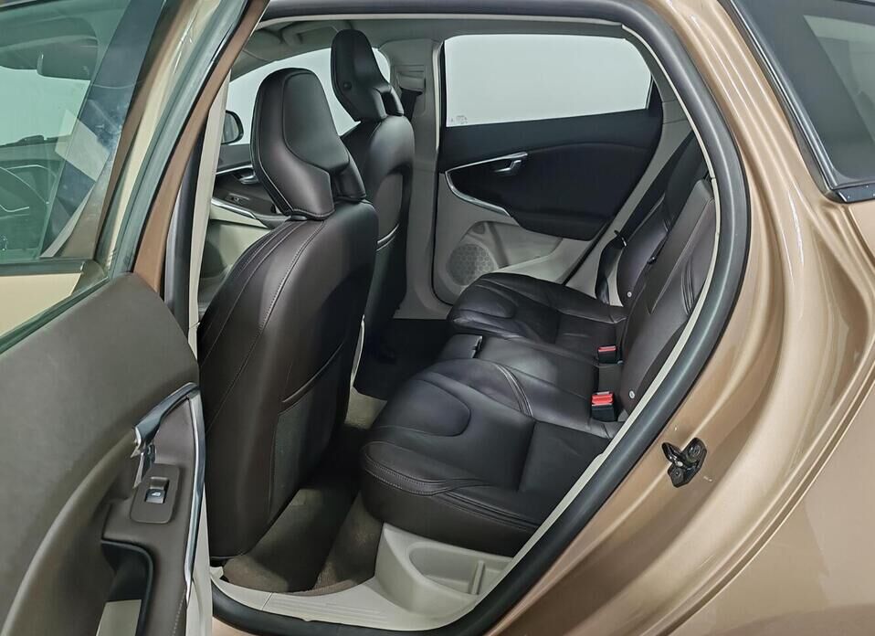 Volvo V40 Cross Country, I 2.0 AT (213 л.с.) 4WD