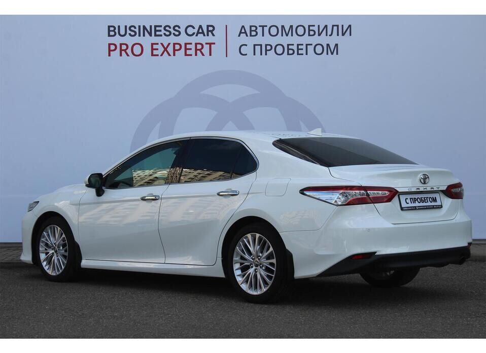 Toyota Camry 2.5 AT (181 л.с.)