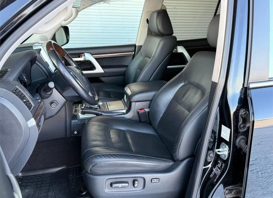 Toyota Land Cruiser, 200 Series Рестайлинг 2 4.5d AT (249 л.с.) 4WD