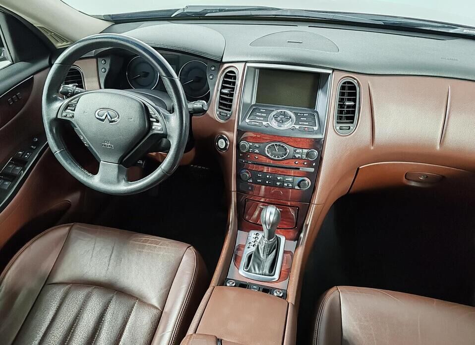 Infiniti QX50 2.5 AT (222 л.с.) 4WD