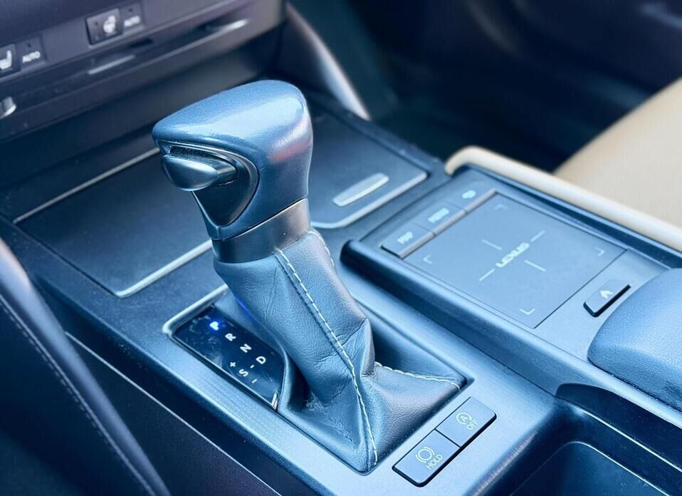 Lexus ES, VII 250 2.5 AT (200 л.с.)