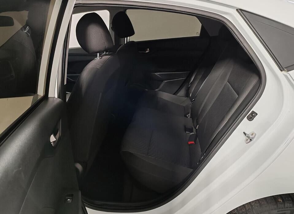 Hyundai Solaris, II 1.6 AT (123 л.с.)