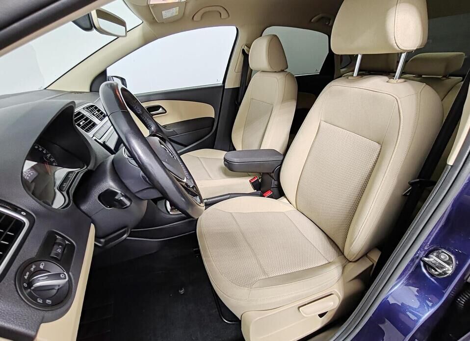 Volkswagen Polo 1.6 AT (110 л.с.)