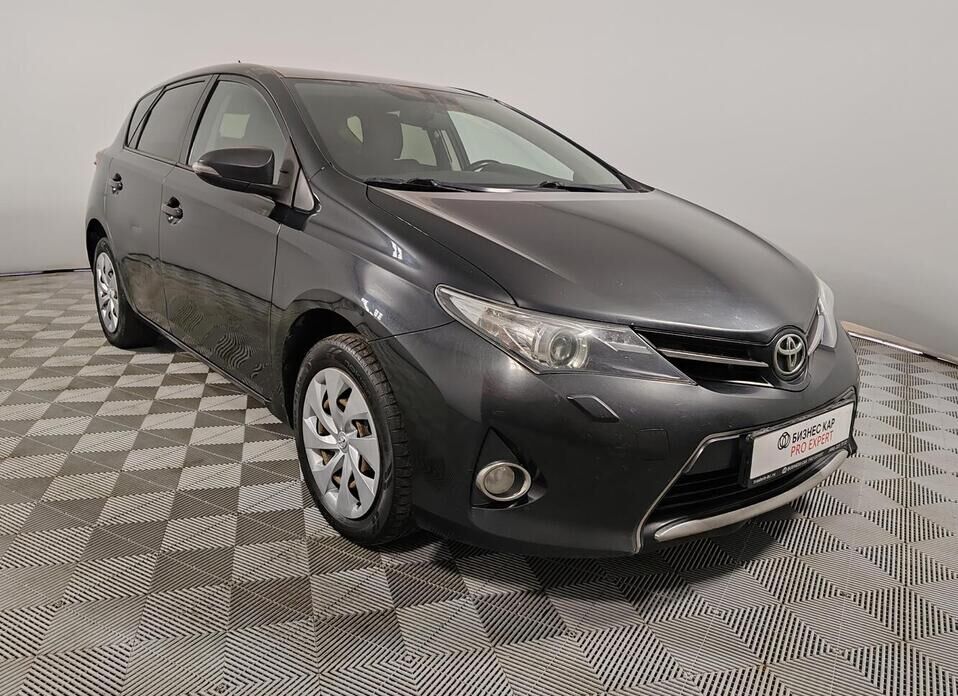Toyota Auris 1.6 CVT (132 л.с.)