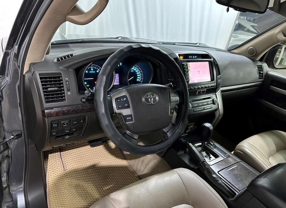 Toyota Land Cruiser, 200 Series 4.5d AT (235 л.с.) 4WD