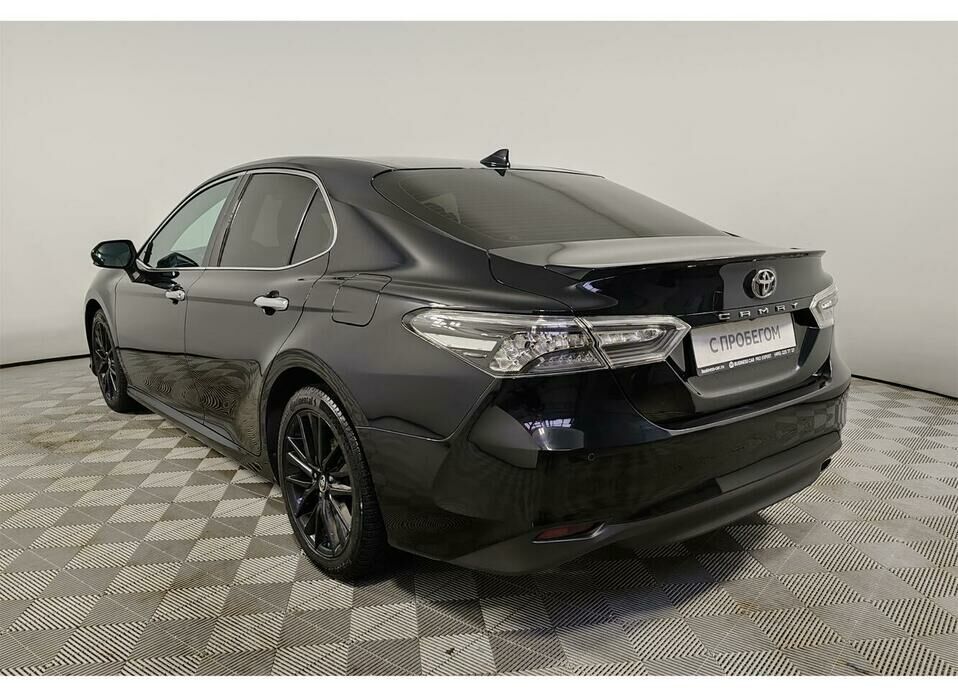Toyota Camry 2.5 AT (181 л.с.)