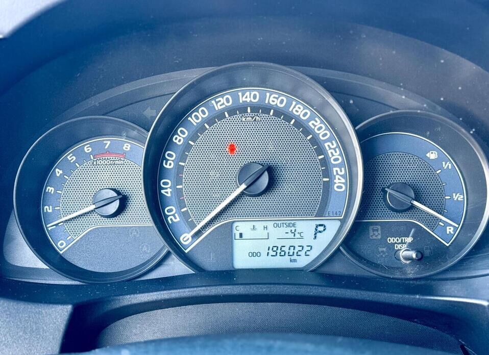 Toyota Corolla, XI (E160, E170) 1.6 CVT (122 л.с.)