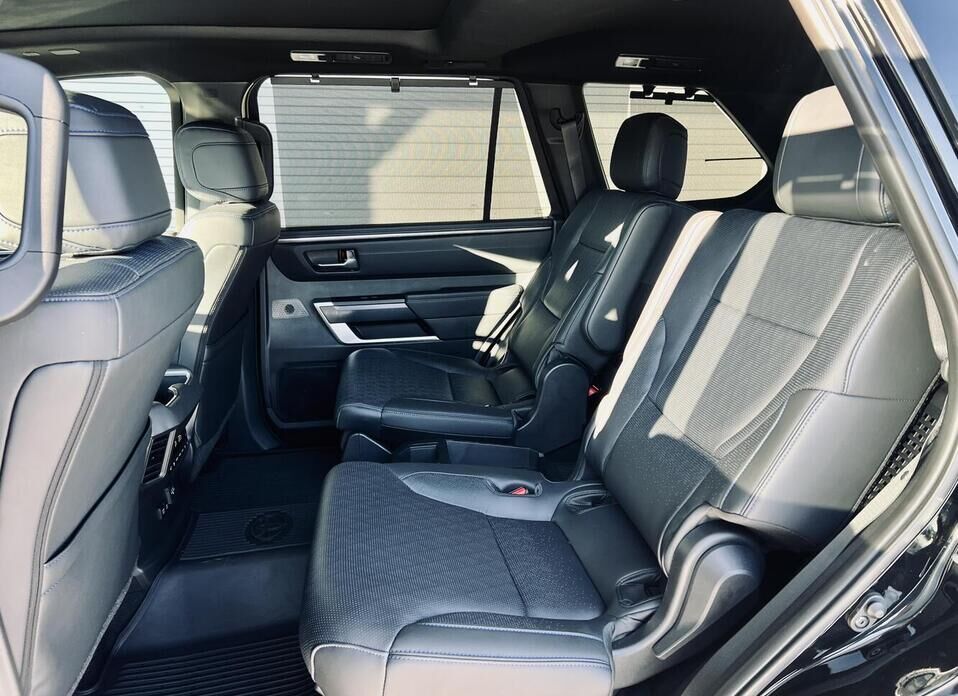 Toyota Sequoia, III 3.5hyb AT (437 л.с.) 4WD