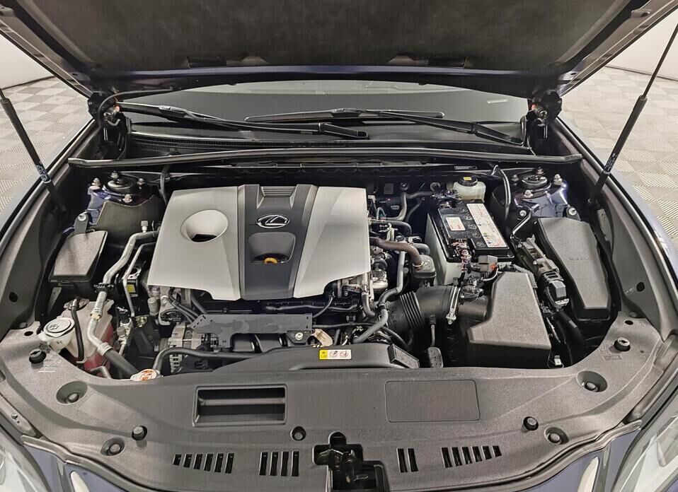 Lexus ES 250 2.5 AT (200 л.с.)
