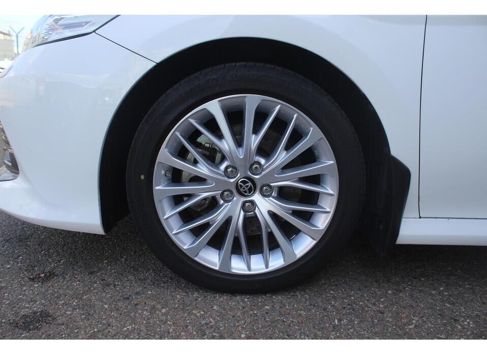 Toyota Camry 2.5 AT (181 л.с.)