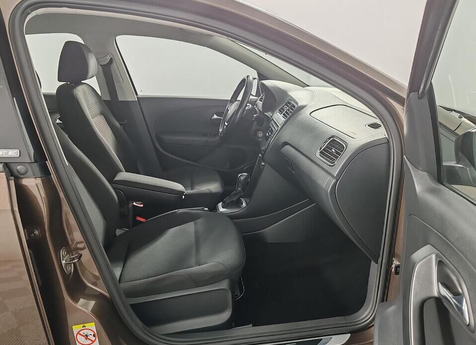 Volkswagen Polo, V Рестайлинг 1.6 AT (110 л.с.)