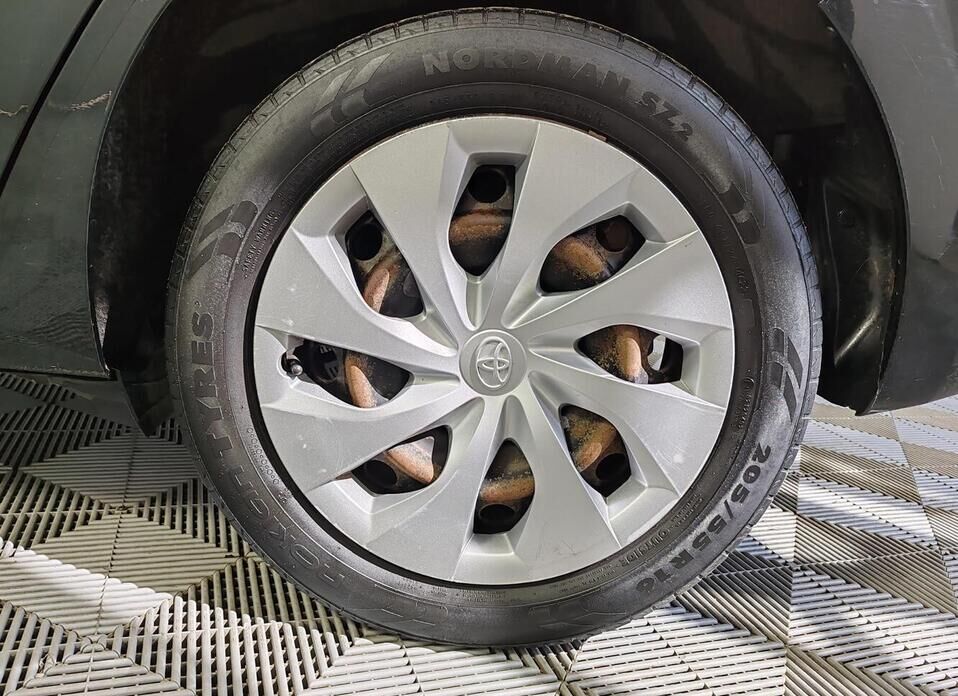 Toyota Auris 1.6 CVT (132 л.с.)