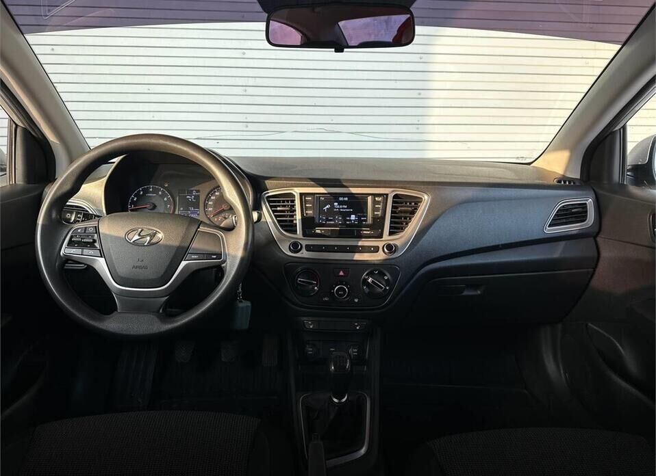 Hyundai Solaris, II Рестайлинг 1.6 MT (123 л.с.)