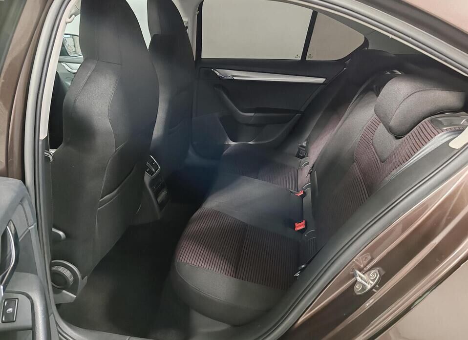 Skoda Octavia, III (A7) 1.6 MT (110 л.с.)