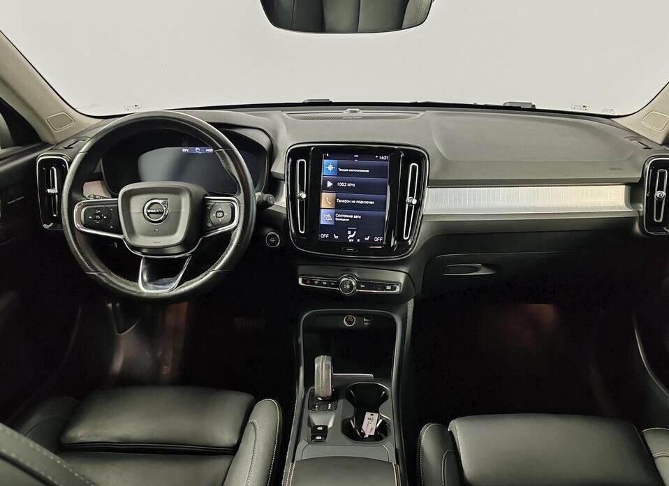 Volvo XC40 2.0 AT (190 л.с.) 4WD