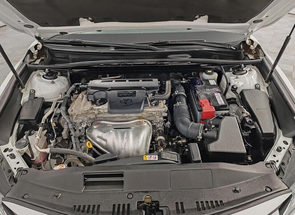 Toyota Camry 2.5 AT (181 л.с.)