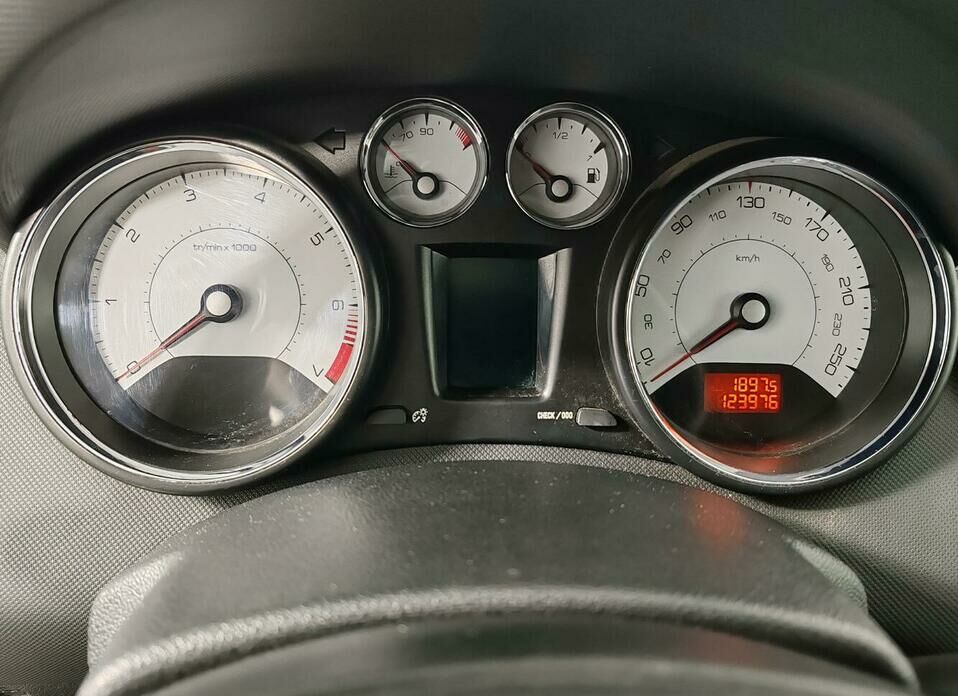 Peugeot 308 1.6 AT (120 л.с.)
