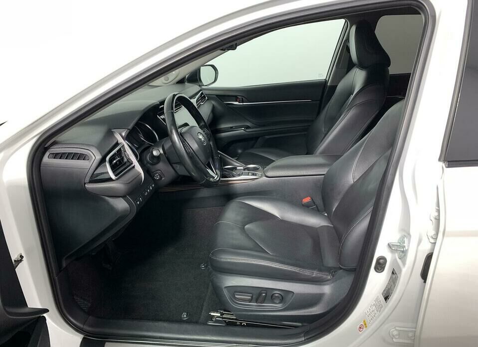 Toyota Camry 2.5 AT (181 л.с.)