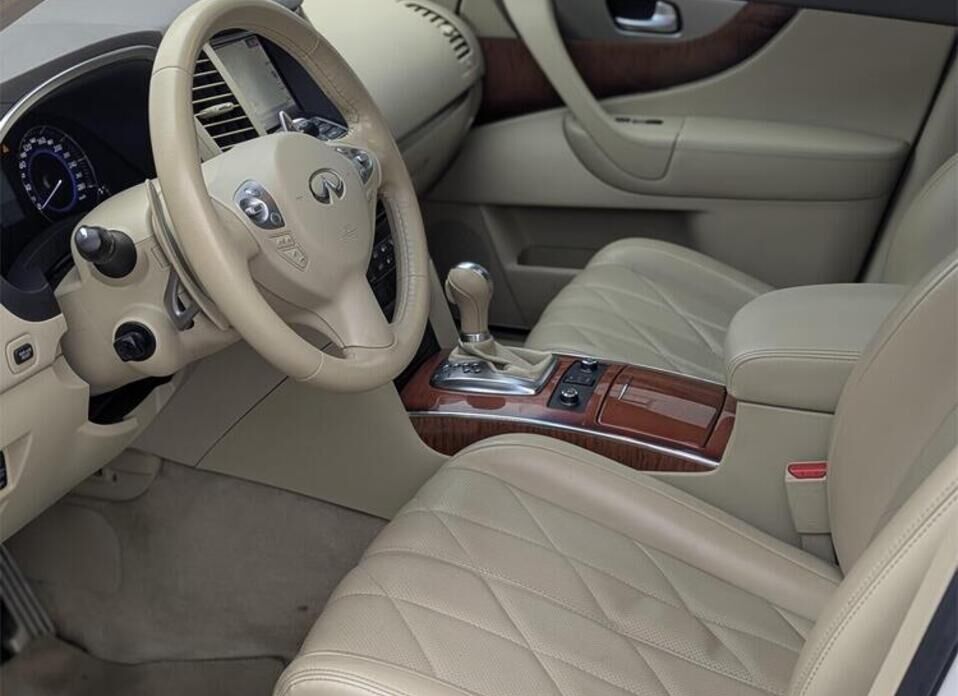 Infiniti QX70 3.7 AT (333 л.с.) 4WD