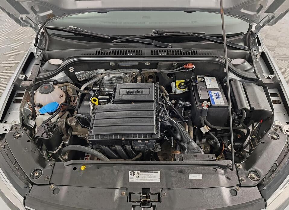 Volkswagen Jetta 1.6 AT (110 л.с.)