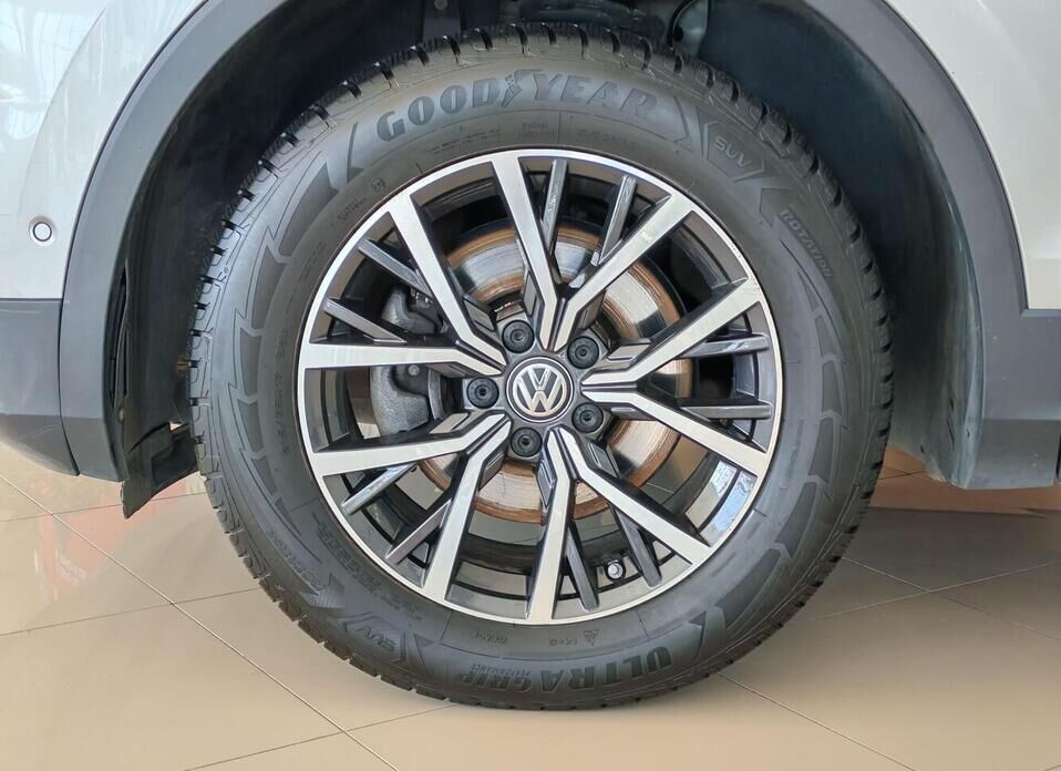 Volkswagen Tiguan, II 2.0d AMT (150 л.с.) 4WD