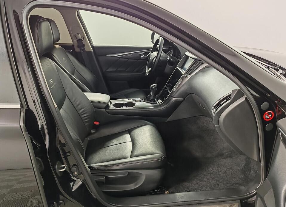 Infiniti Q50 2.0 AT (211 л.с.)