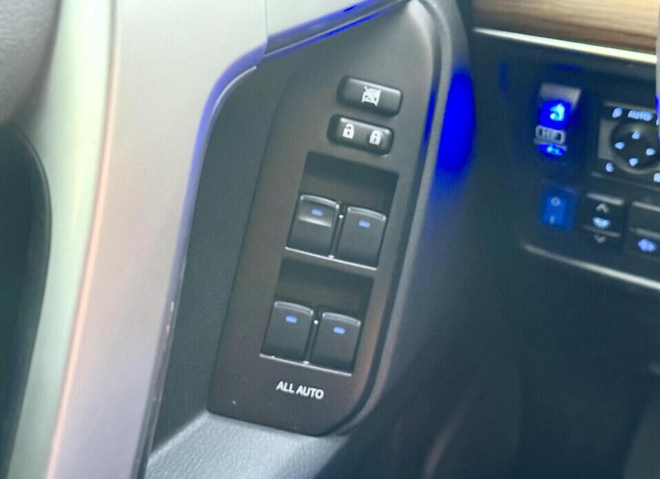 Toyota Land Cruiser Prado, 150 Series Рестайлинг 3 2.8d AT (200 л.с.) 4WD